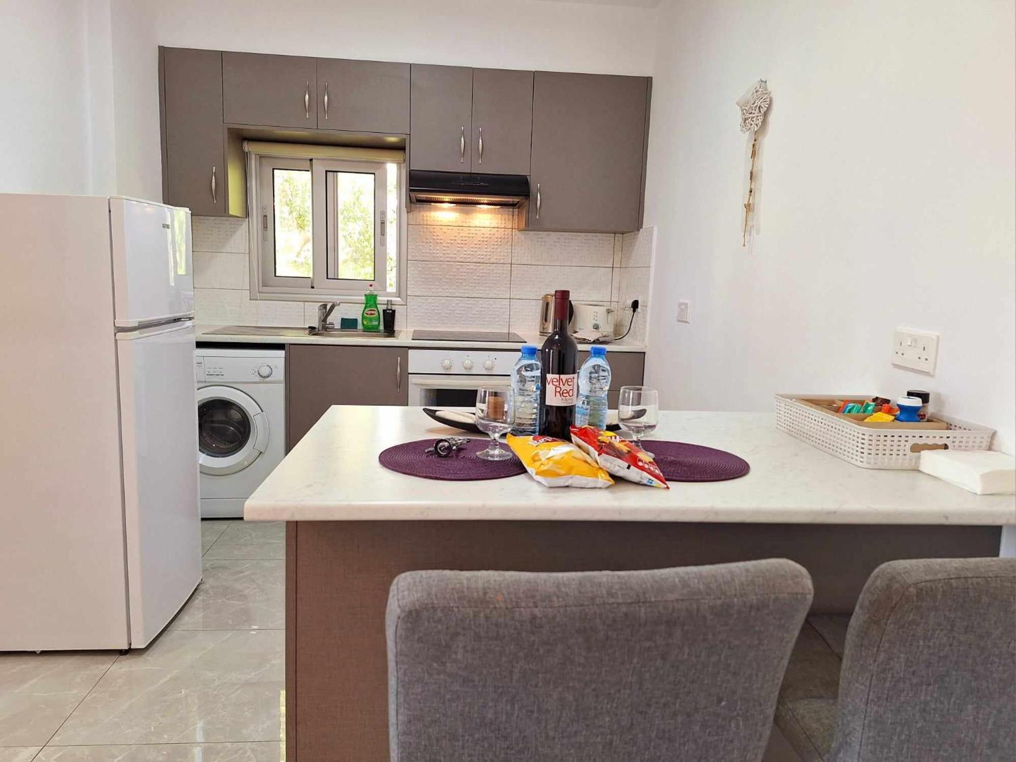 Charming Holiday Retreat Kato Paphos Apt 400M To The Beach Eksteriør billede